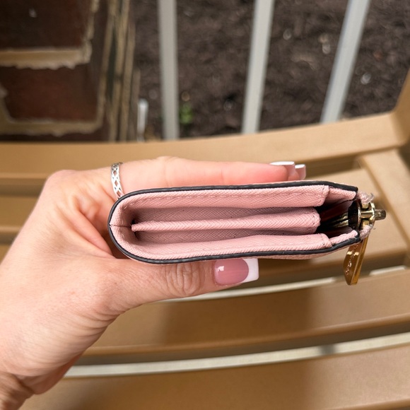 Michael Kors Blush Pink Wallet Full Zip - Picture 4 of 6